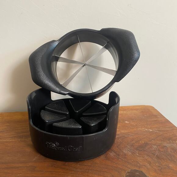 The Pampered Chef Tomato Slicer & Holder - Picture 1 of 7